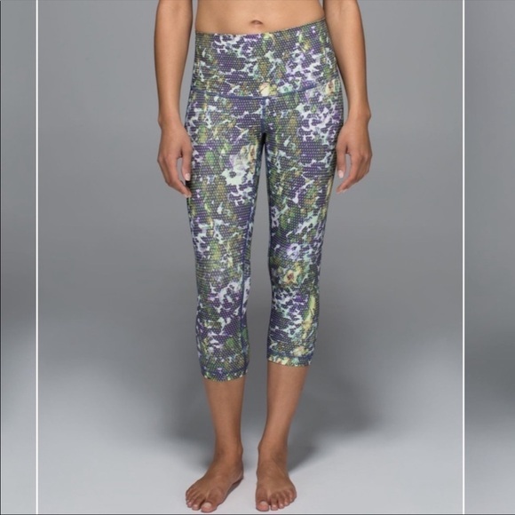 Lululemon Wunder Under Crop II *Full-On Luxtreme - Picture 2 of 7